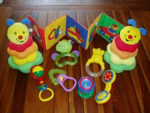 Jouets bébé Le bicarbonate de soude / bicarbonate de sodium peut être utilisé pour nettoyer efficacement les jouets de bébé sans danger d'intoxication ou d'allergie